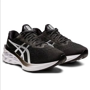 ASICS Novablast 2 - Womens 8 - Black Pure Silver